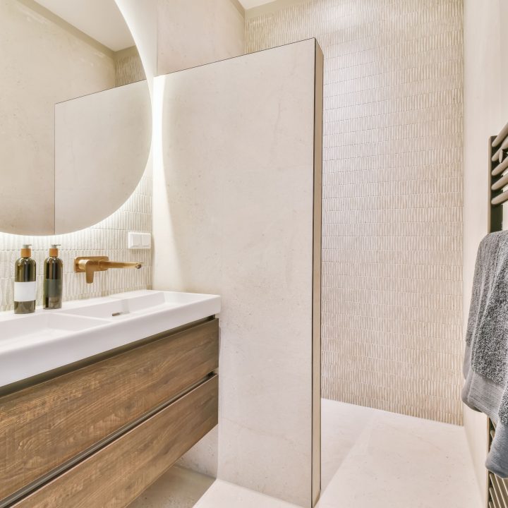 stylish-bathroom-with-large-round-illuminated-mirr-2026-01-07-23-29-27-utc